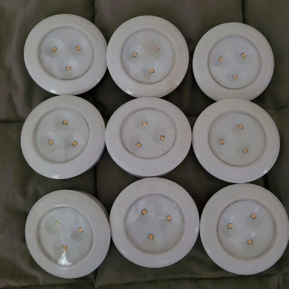 Led puck lights